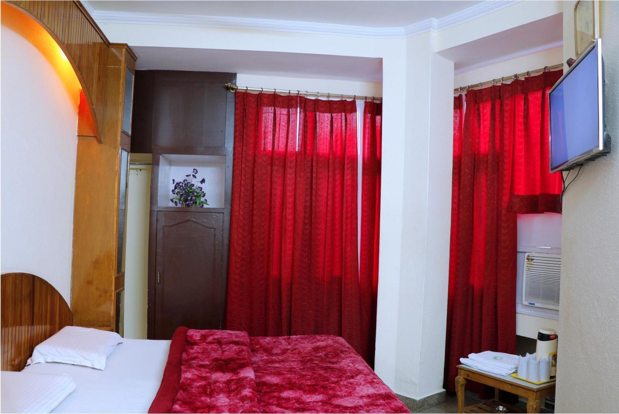 Hotel Raghunath Jammu Luaran gambar
